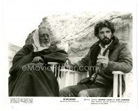 7w114 STAR WARS candid 8x10 still '77 George Lucas & Alec Guinness discussing a scene on the set!