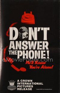 8b332 DON'T ANSWER THE PHONE pressbook '80 he'll know you're alone, sexy horror!