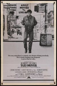 8e739 TAXI DRIVER int'l 1sh '76 classic c/u of Robert De Niro walking, Martin Scorsese!