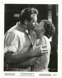 8f039 DAY THE EARTH CAUGHT FIRE 8x10 still '62 c/u of Edward Judd passionately kissing Janet Munro!
