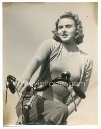 8g107 INGRID BERGMAN deluxe 10.75x13.75 still '30s portrait of the beautiful star riding bicycle!