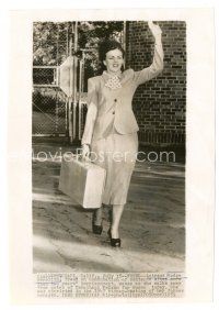8j615 MADGE MEREDITH 7x10 news photo '51 freed from prison after kidnapping & beating her manager!