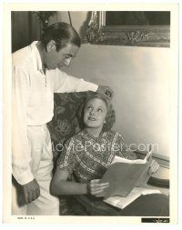 8j909 THANK YOU, JEEVES candid 8x10 still '36 director Collins talks with pretty Virginia Field!
