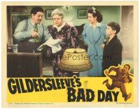 9d424 GILDERSLEEVE'S BAD DAY LC '43 Nancy Gates watches Harold Peary show shirt to Jane Darwell!