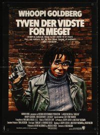 9j487 BURGLAR Danish '87 great close-up of tough thief Whoopi Goldberg w/gun!