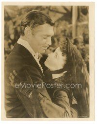 1m226 GONE WITH THE WIND 8x10 still '39 close up of Clark Gable holding Vivien Leigh in his arms!
