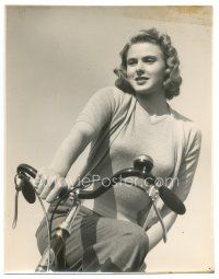 1x081 INGRID BERGMAN deluxe 10.75x13.75 still '30s portrait of the beautiful star riding bicycle!