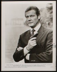 1x905 OCTOPUSSY presskit w/ 5 stills '83 sexy Maud Adams & Roger Moore as James Bond!