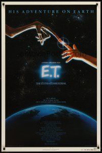 2c213 E.T. THE EXTRA TERRESTRIAL 1sh '82 Steven Spielberg classic, John Alvin art!