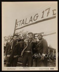 2e750 STALAG 17 2 8x10 stills R59 William Holden, Otto Preminger, Billy Wilder WWII POW classic!