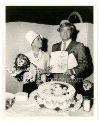 2s098 BACHELOR IN PARADISE candid 8x10 still '61 Lana Turner smiles at Bob Hope with birthday cake!