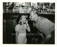 2s099 BAD BASCOMB candid 8x10 still '46 c/u of Wallace Beery sharing taffy with Margaret O'Brien!
