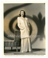 3c885 TERESA WRIGHT 8x10 still '42 full-length smiling in great outfit by Ray Jones!