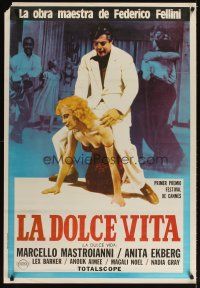 3p022 LA DOLCE VITA Argentinean R80s Fellini, classic image of Mastroianni astride Ekberg!