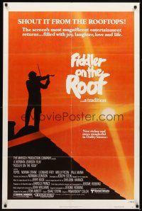 4c304 FIDDLER ON THE ROOF revised 1sh R79 cool silhouette image of Topol on rooftop!