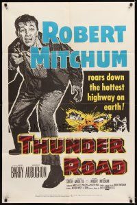 4c910 THUNDER ROAD 1sh '58 great artwork of scared moonshiner Robert Mitchum pointing gun!