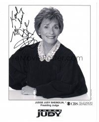 5a410 JUDGE JUDY SHEINDLIN signed 8x10 publicity still '90s great smiling c/u of the TV favorite!