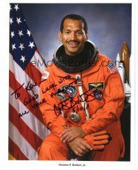 5a394 CHARLES BOLDEN JR signed color 8x10 publicity still '11 former NASA astronaut in space suit!