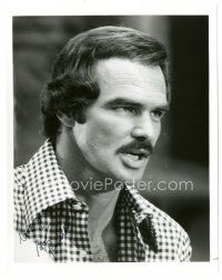 5a454 BURT REYNOLDS signed 8x10 still '70s head & shoulders close up looking angry!