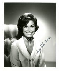 5a602 MARY TYLER MOORE signed 8x10 still '60s great close smiling portrait of the pretty actress!