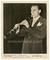 5a426 WOODY HERMAN signed 8x10 publicity still '40s great close portrait playing his clarinet!
