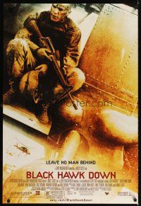 5b078 BLACK HAWK DOWN 1sh '01 Ridley Scott, cool close up of Josh Hartnett in helicopter!