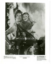 5d131 ALIENS 8x10 still '86 James Cameron, c/u of Sigourney Weaver holding young Carrie Henn!