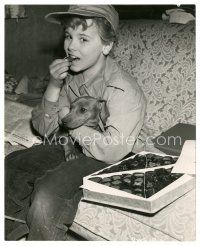 5d282 DEAN STOCKWELL 7.5x9 still '40s eating a box of chocolates with his Dachshund by Rod Tolmie!