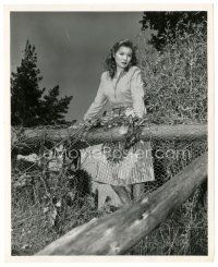 5d292 DESIRE ME candid 8x10 still '47 Greer Garson at her Pebble Beach home, 10 miles from the set!
