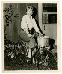 5d326 DORIS DAY deluxe 8x10 still '50s great smiling portrait of the star sitting on bicycle!