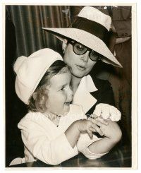 5d411 GRACE KELLY 8x10 news photo '68 teaching Princess Stephanie to not chew her knuckle!