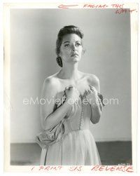 5d534 JULIE LONDON 8x10 still '60 after she is attacked in Night of the Quarter Moon!
