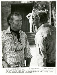 5d541 JUNIOR BONNER candid 7.5x10 still '72 director Sam Peckinpah talking to Steve McQueen on set!