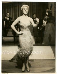 5d605 LOVE ME OR LEAVE ME 7.25x9.25 still '55 sexy Doris Day as Ruth Etting singing on stage!