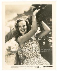 5d747 PEGGY CUMMINS 8x10 still '48 pretty smiling c/u by tree from Green Grass of Wyoming!