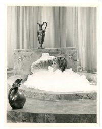5d055 SANDY DUNCAN TV 7x9.25 still '72 great c/u in elaborate bubble bath from her television show!