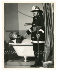 5d056 SARA SUE GLEISER TV 7x9 still '72 naked in bath w/fireman Buddy Hackett in Dean Martin Show!
