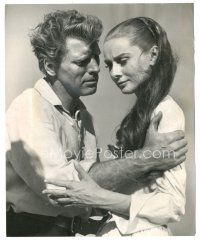 5d944 UNFORGIVEN 8x10 still '60 Burt Lancaster & Audrey Hepburn in the Texas panhandle!