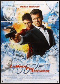5h494 DIE ANOTHER DAY Italian 1p '02 Pierce Brosnan as James Bond & sexy Halle Berry as Jinx!