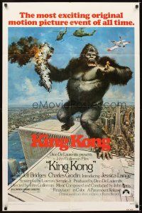 5p494 KING KONG 1sh '76 John Berkey art of BIG Ape on the Twin Towers!