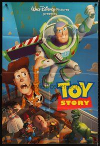 5p916 TOY STORY DS 1sh '95 Disney & Pixar cartoon, great image of Buzz & Woody flying!