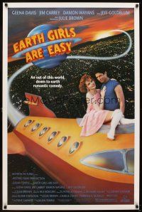 5w269 EARTH GIRLS ARE EASY 1sh '89 great image of Geena Davis & alien Jeff Goldblum on space ship!