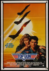 5t552 TOP GUN Aust 1sh '86 great image of Tom Cruise & Kelly McGillis, Navy fighter jets!