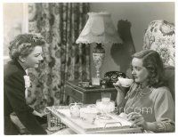 5x038 ALL ABOUT EVE 7x9 still '50 close up of Anne Baxter talking to Bette Davis on bed!