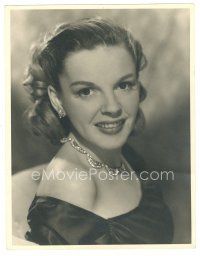 6b056 JUDY GARLAND deluxe 10x13 still '40s head & shoulders smiling portrait with cool jewelry!