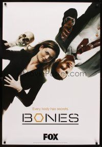 6g132 BONES TV 1sh '05 TV crime drama, cool image of Emily Deschanel holding skull!