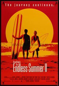 6g277 ENDLESS SUMMER 2 1sh '94 great image of surfers with boards on the beach at sunset!