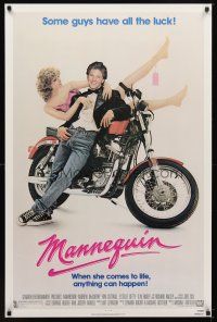 6g515 MANNEQUIN 1sh '87 great image of Andrew McCarthy & fake Kim Cattrall on motorcycle!