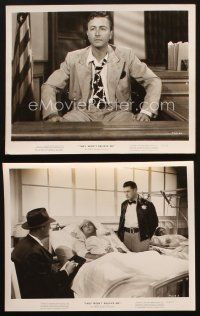 6f824 THEY WON'T BELIEVE ME 2 8x10 stills '47 Robert Young in courtroom & in hospital bed!