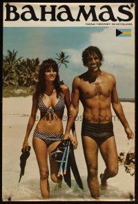 6j117 BAHAMAS travel poster '81 image of couple on beach w/snorkeling gear!